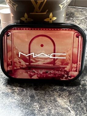 MAC Cosmetics Travel Eyeshadow Palette - Red and Pink Tones